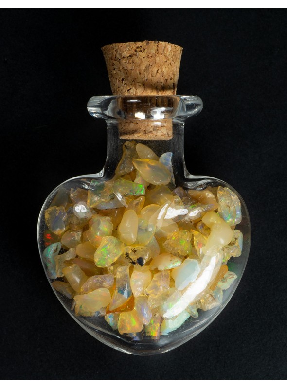 Lahvička ve tvaru srdce s etiopskými opály